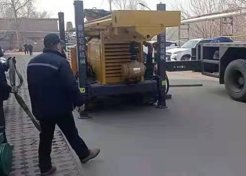 Plataforma de perforación neumática montada correa eslabonada de goma 180 metros de profundidad
