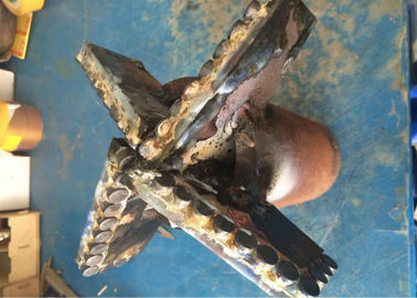 4 broca del abrelatas del agujero de las alas PDC, material del carburo de la perforación del pedazo de fricción para la roca de la piedra arenisca